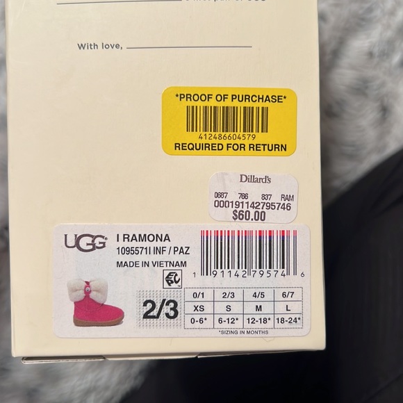 Ugh Romona : lightly used. Size 2/3 : 6-12 months - Picture 4 of 4